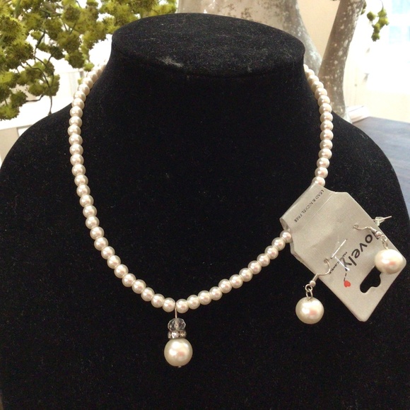 Faux Pearl necklace and earring set. Brand new. - Picture 1 of 4